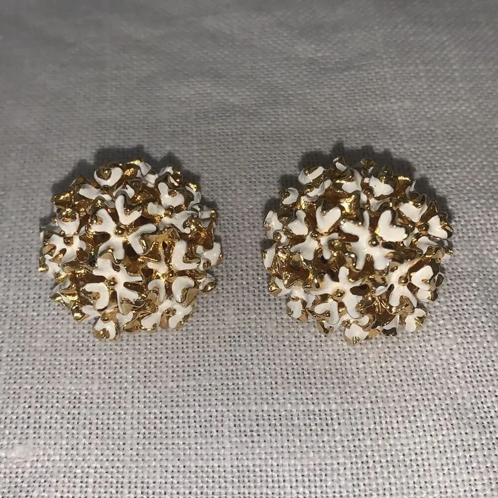 Vintage Un Marked‎ Gold Tone White Enamel Floral Dome Clip on Earrings